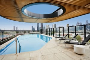 Large-scale management rights, R.Iconic - Melbourne — 2 towers, 879 apartments | Resort Brokers I...