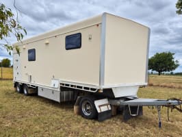 Chuck Wagon Fitouts. Equine Fitout Business.