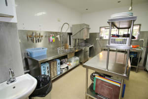 FULLY LICENSED CAFE, HEAVY TOURIST AREA IN HEYFIELD.