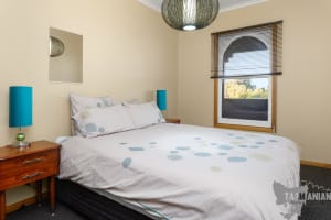 EXTRAORDINARY OPPORTUNITY RENOVATED 10 ROOM HOTEL & RESTAURANT, BAR & BOTTLESHOP