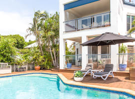 BRISBANE BAYSIDE MODERN RESIDENCE AND GUEST HOUSE - 2881MF