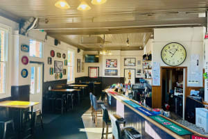 UNDER OFFER - Queen's Head Hotel