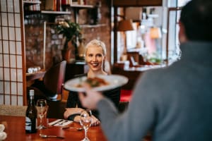 FULLY LICENSED BAR & RESTAURANT | WALKING DISTANCE TO LUNA PARK | NEXT TO MAJOR THEATRE