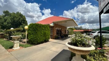 Profitable 15 - Room Murray River Motel with Long Lease Security
