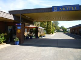 UNDER OFFER - Nicholas Royal Motel, Hay NSW - 1P0535