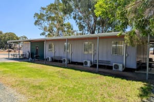 Post Office Hotel & Caravan Park