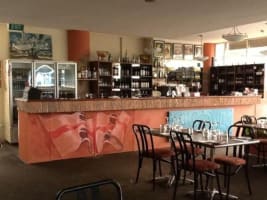 CARLA LUNA - ITALIAN RESTAURANT WITH FREEHOLD ACROSS FROM BEACH!