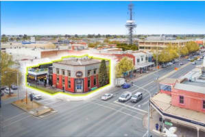 Night club / Pub with full commercial kitchen / Must be sold - Put in an Offer!