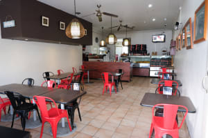 TAKEAWAY & CAFÉ