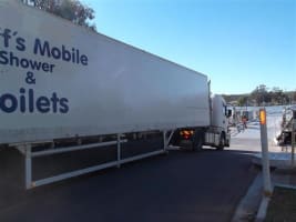 Geoffs Mobile Showers & Toilets - Hire Services with Prime Movers