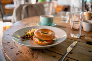 A TURNKEY CAFÉ WITH STRONG LOCAL LOYALTY
