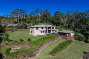 FREEHOLD 7.5 ACRES & HOLIDAY ACCOMMODATION FOR SALE