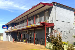 UNDER OFFER - Family Hotel, Cootamundra NSW - 1P0382