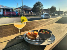 RARE HAMILTON NORTH CAFE FOR SALE - WALK IN WALK OUT