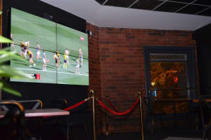 Night club / Pub with full commercial kitchen / Must be sold - Put in an Offer!