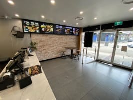 Dominos Pizza! The Entrance! LOW RENT! TO $32,500 per week, Remodelled! Lifestyle location!