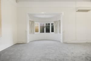 Prime Location Residence with Income or 3 BnB lets (stca) or Health Professional Rooms