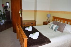 CAFE & ACCOMMODATION - NORTHERN TABLELANDS