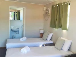 QUEENSLAND COASTAL CARAVAN PARK - 1066CPF