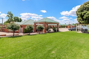 UNDER CONTRACT - Poachers Paradise Motel, Rutherglen VIC - 1P0523