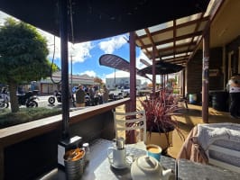 CAFE & ACCOMMODATION - NORTHERN TABLELANDS