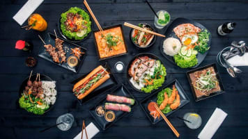 Busy Vietnamese cafe restaurant on busy dining street in Bayswater