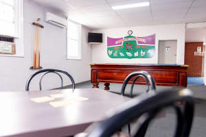 ONE OF THE CHEAPEST PUBS IN VICTORIA - 121HF