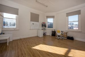 FABULOUS CAFE IN PRIME LOCATION, RICHMOND – CHEAP RENT INCLUDING UPSTAIRS RESIDE