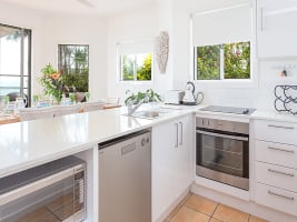 BRISBANE BAYSIDE MODERN RESIDENCE AND GUEST HOUSE - 2881MF