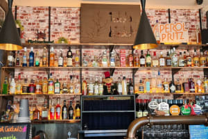 UNDER OFFER - Iddy Biddy Bar