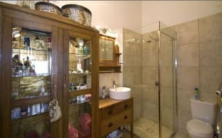 THE BEARS WENT OVER THE MOUNTAIN - SUCCESSFUL B&B WITH RESIDENCE