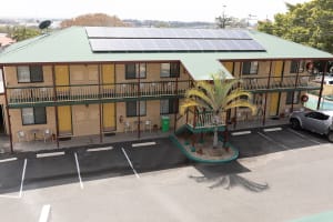CENTRAL QLD COASTAL FREEHOLD MOTEL - 2917MF