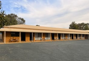 LEASEHOLD - Settlement Motor Inn, Deniliquin NSW - 1P0624