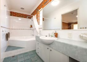 UNDER CONTRACT - Poachers Paradise Motel, Rutherglen VIC - 1P0523