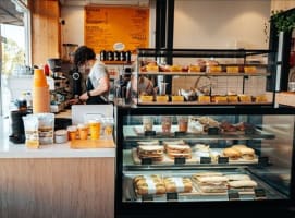 $18K+ Weekly Sales | 26kg Coffee | Ultra-Low Rent – Affluent Suburb
