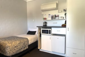 UNDER OFFER - Nicholas Royal Motel, Hay NSW - 1P0535