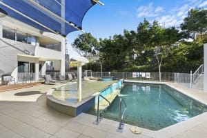 Executive Living with Significant Income - ID 7846