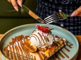 Oliver Brown Franchise Cafe in Shopping Centre!