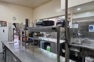 VACANT POSSESSION LEASEHOLD - Royal Hotel, Corowa NSW - 1P0527