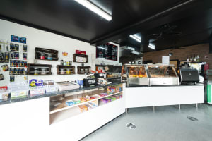 CAFE BUSINESS & HOUSE FOR SALE - Painters Cafe, Corowa NSW - 1P0542