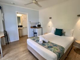 Money Maker Beachfront Leasehold, Walk to CBD And Lifestyle Business Opportunity - 2688ML