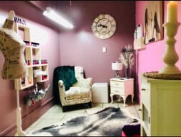 MAROOCHYDORE BEAUTY SALON.  SELLING AT A MODEST WIWO BASIS - BE QUICK!