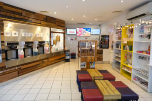 FROZEN YOGURT & BUBBLE TEA
