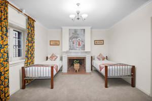 Prime Location Residence with Income or 3 BnB lets (stca) or Health Professional Rooms