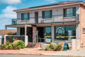 CAFÉ & CONVENIENCE STORE