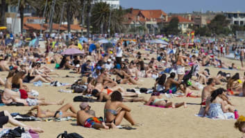 TROPHY BEACHSIDE HOSPITALITY VENUE | $1.9M TURNOVER | ELITE CORNER POSITION