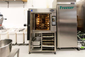 Profitable Bakery + Freehold  / Prime Sea Change Location!