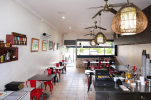 TAKEAWAY & CAFÉ
