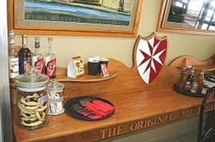 PASTIZZI CAFE FOR SALE - PRIME LOCATION - ON-PREMISES LIQUOR LICENCE