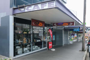 CAFE & TAKEAWAY
